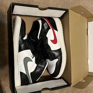 Jordan 1 mid
